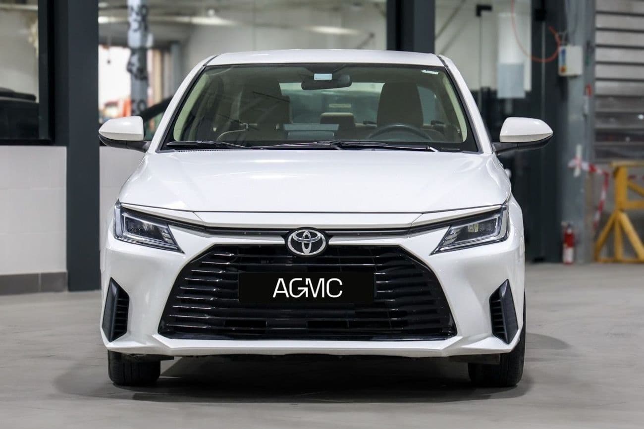 2024 Toyota Yaris E thumbnail 3