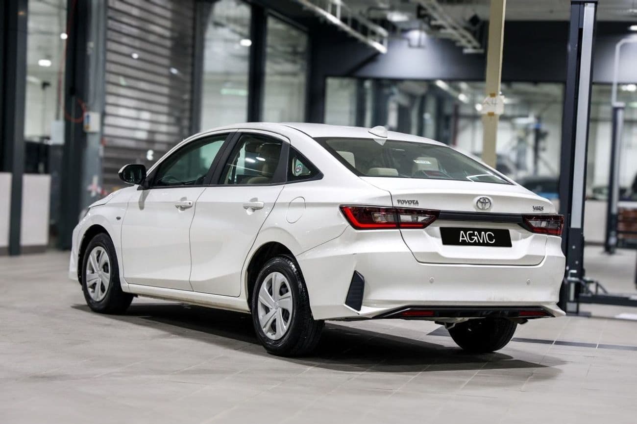 2024 Toyota Yaris E thumbnail 5