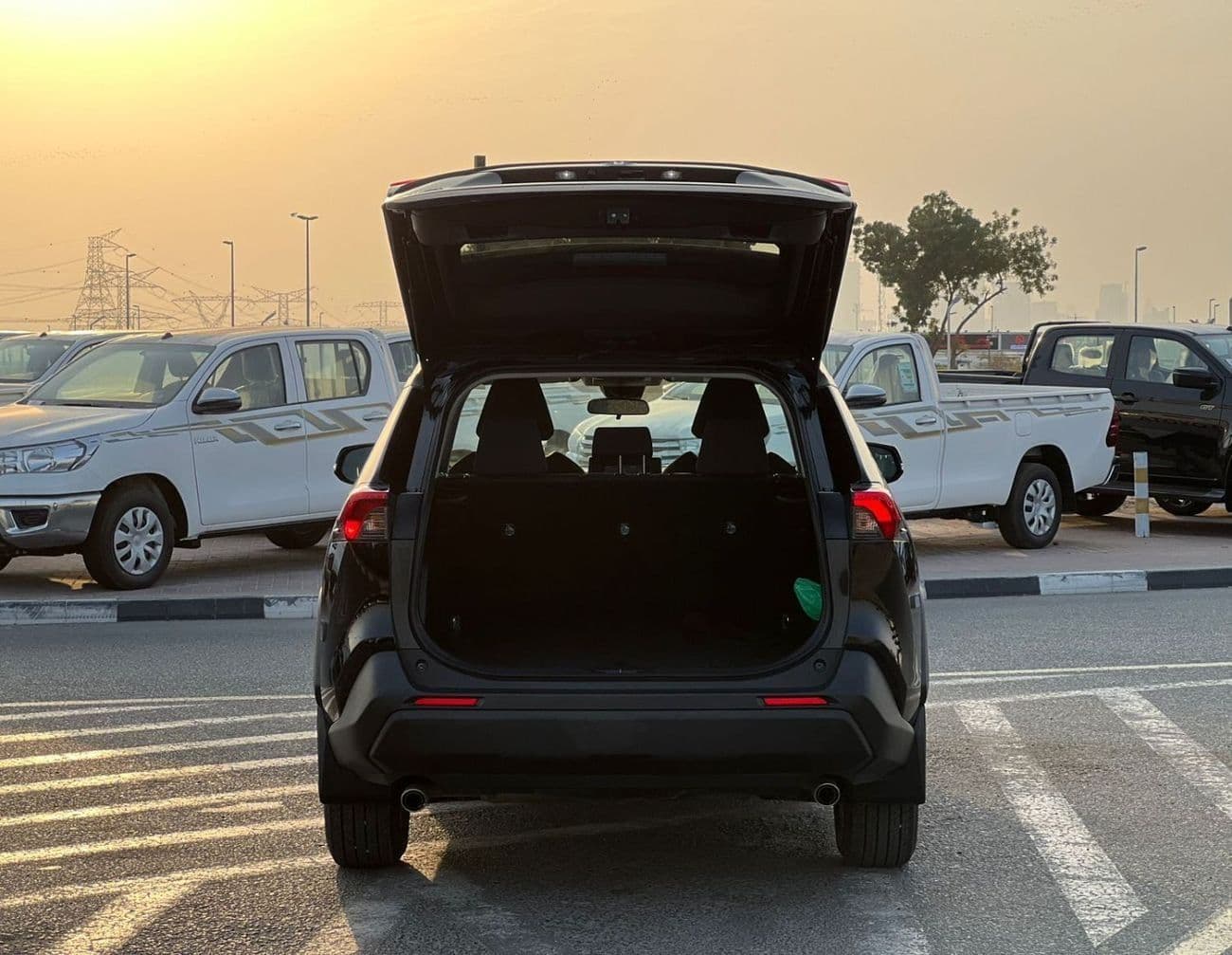 2021 Toyota RAV4 LE thumbnail 7