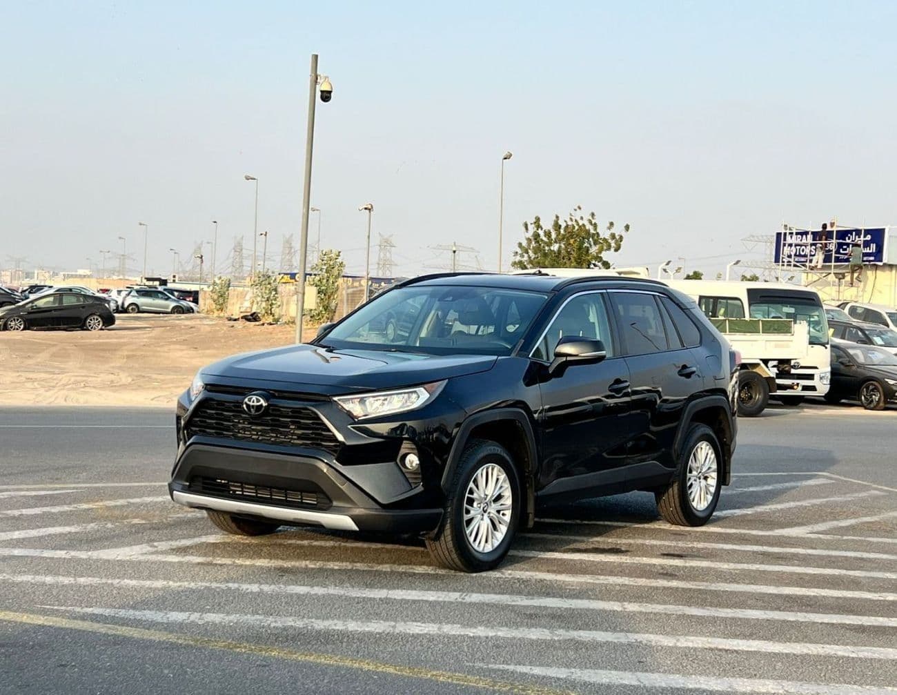 2021 Toyota RAV4 LE thumbnail 3
