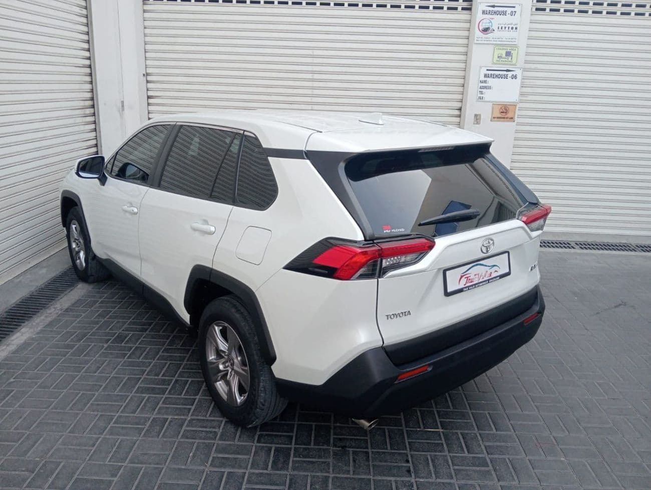 2023 Toyota RAV4 EXR thumbnail 4