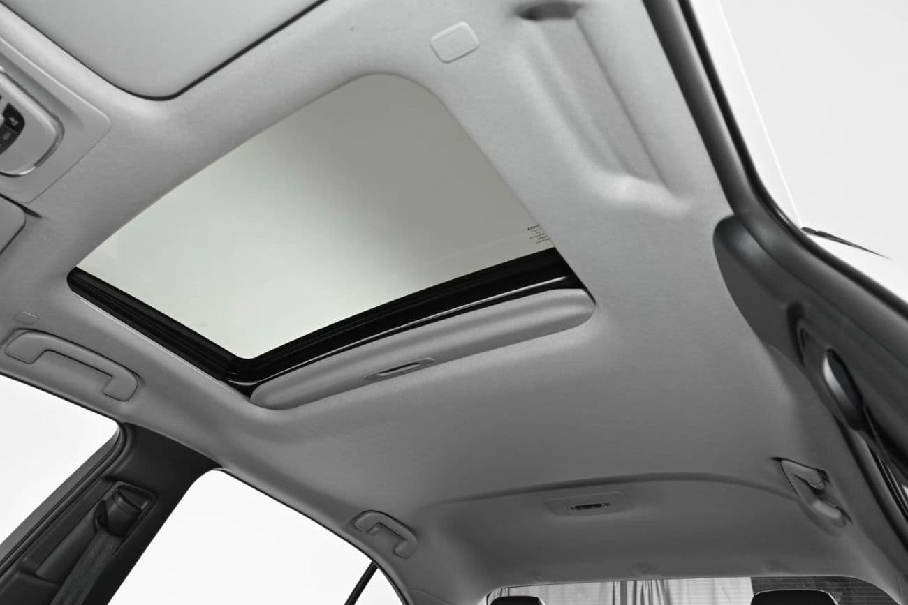 2026 Toyota Corolla XLI HEV thumbnail 7