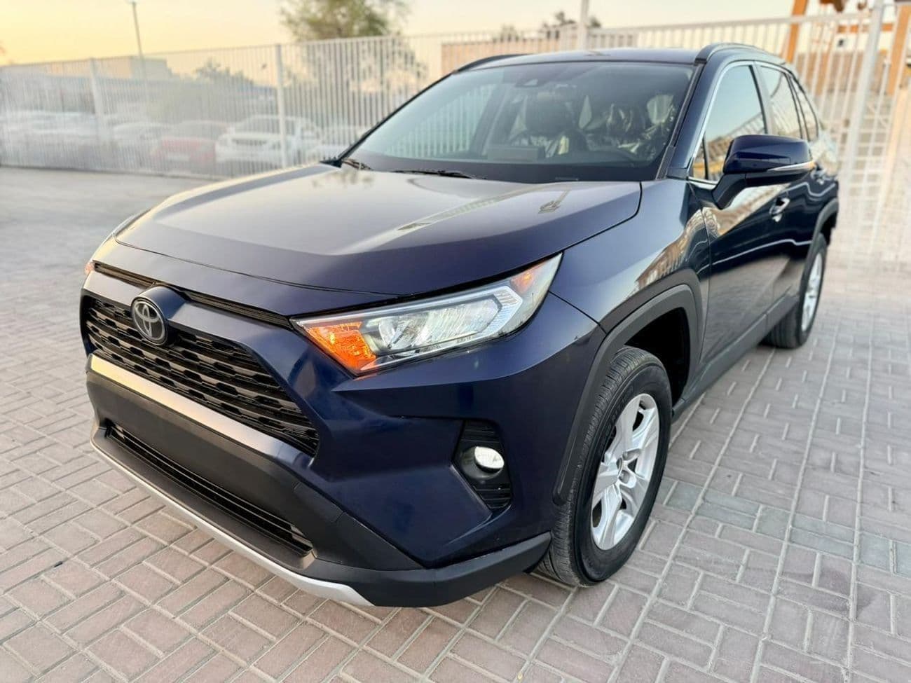 2021 Toyota RAV4 thumbnail 3