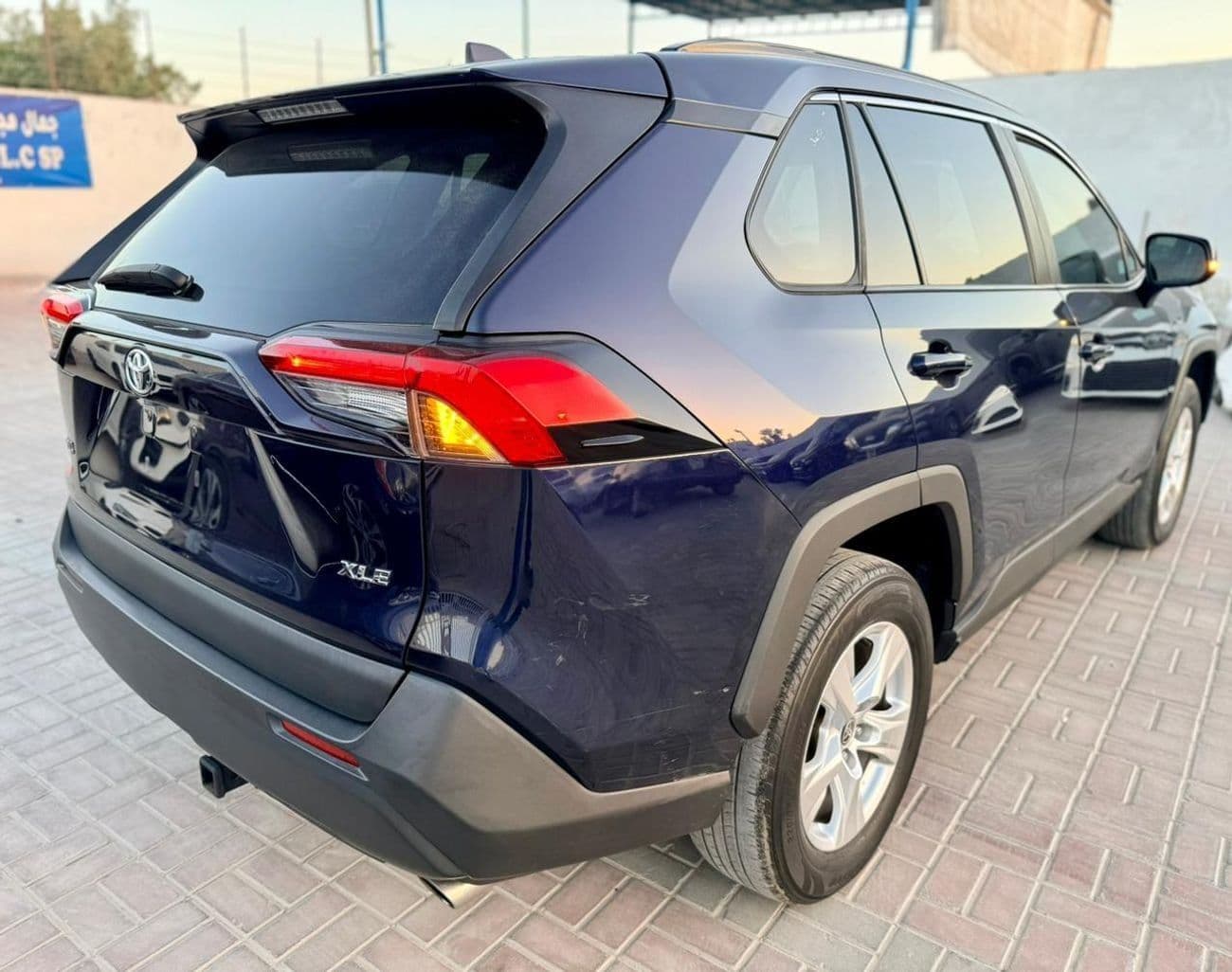 2021 Toyota RAV4 thumbnail 8