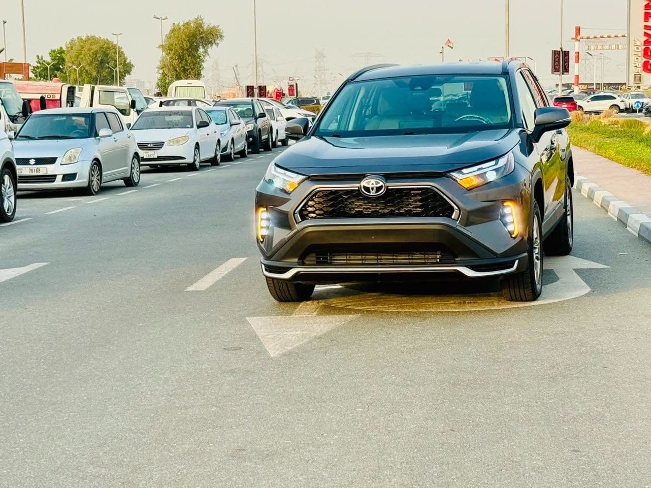 2022 Toyota RAV4 XLE thumbnail 6