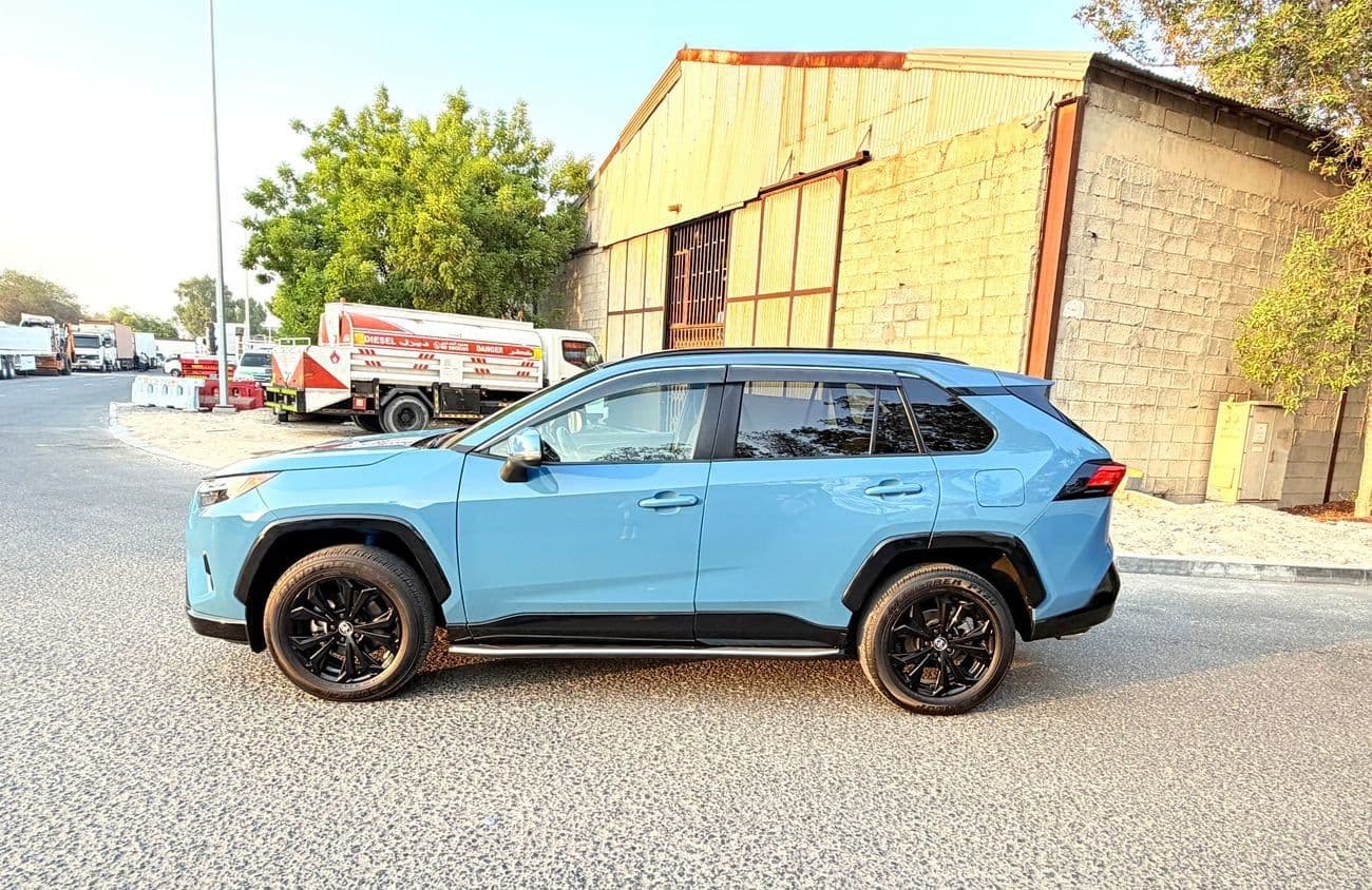 2023 Toyota RAV4 thumbnail 4