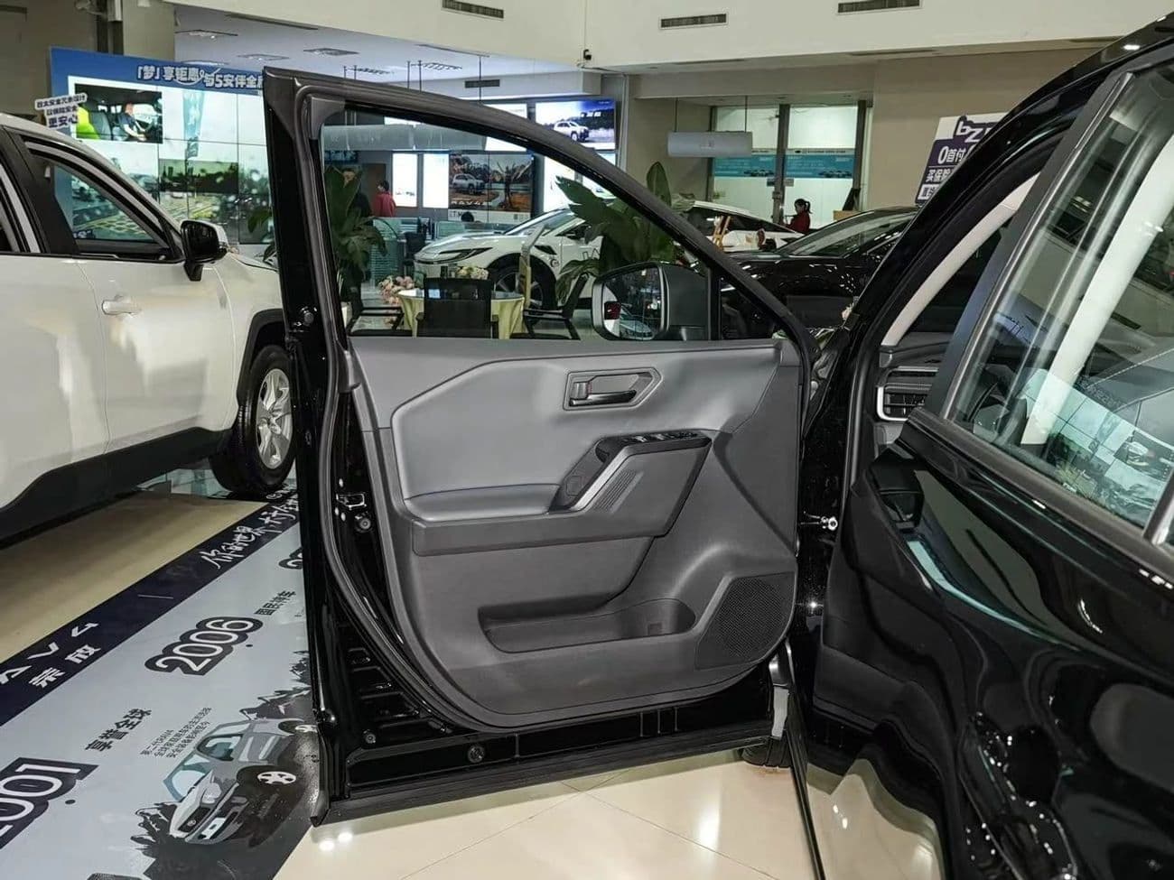 2026 Toyota RAV4 Luxury Edition thumbnail 6