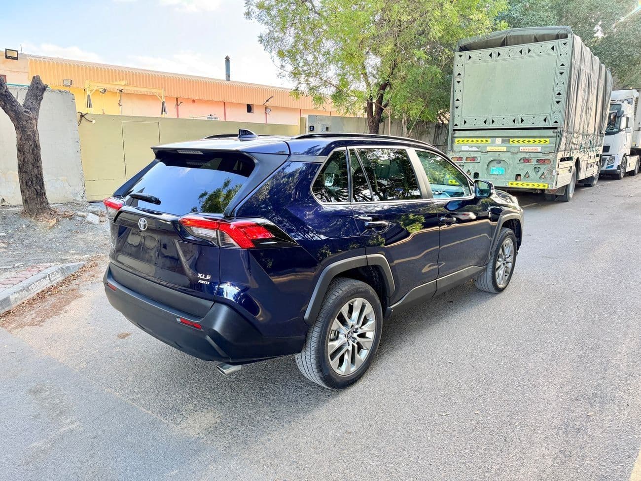 2025 Toyota RAV4 thumbnail 6