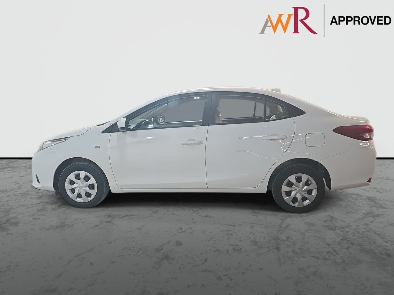 2022 Toyota Yaris E thumbnail 5