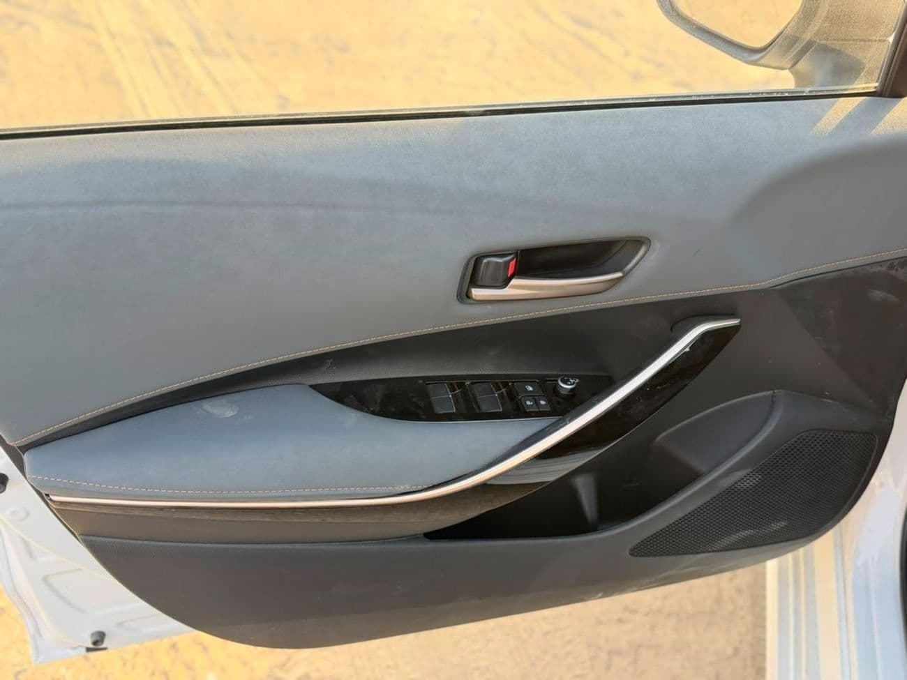2026 Toyota Corolla XLI HEV thumbnail 4