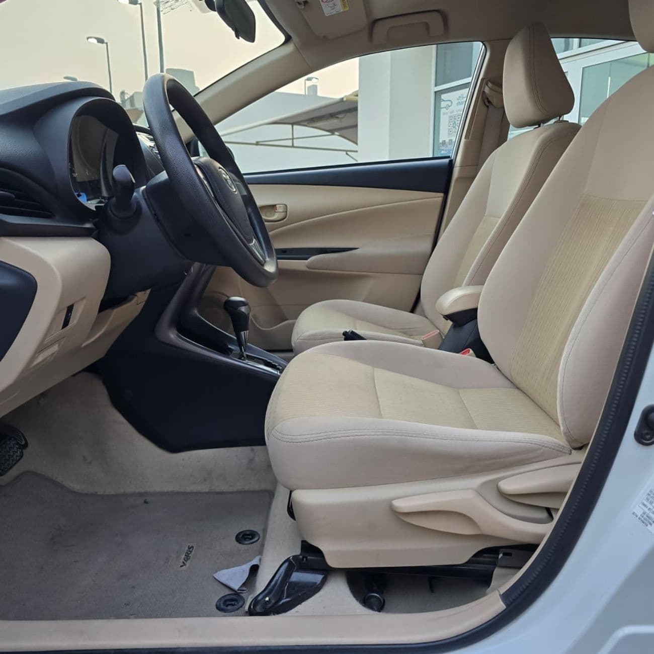 2022 Toyota Yaris E thumbnail 6
