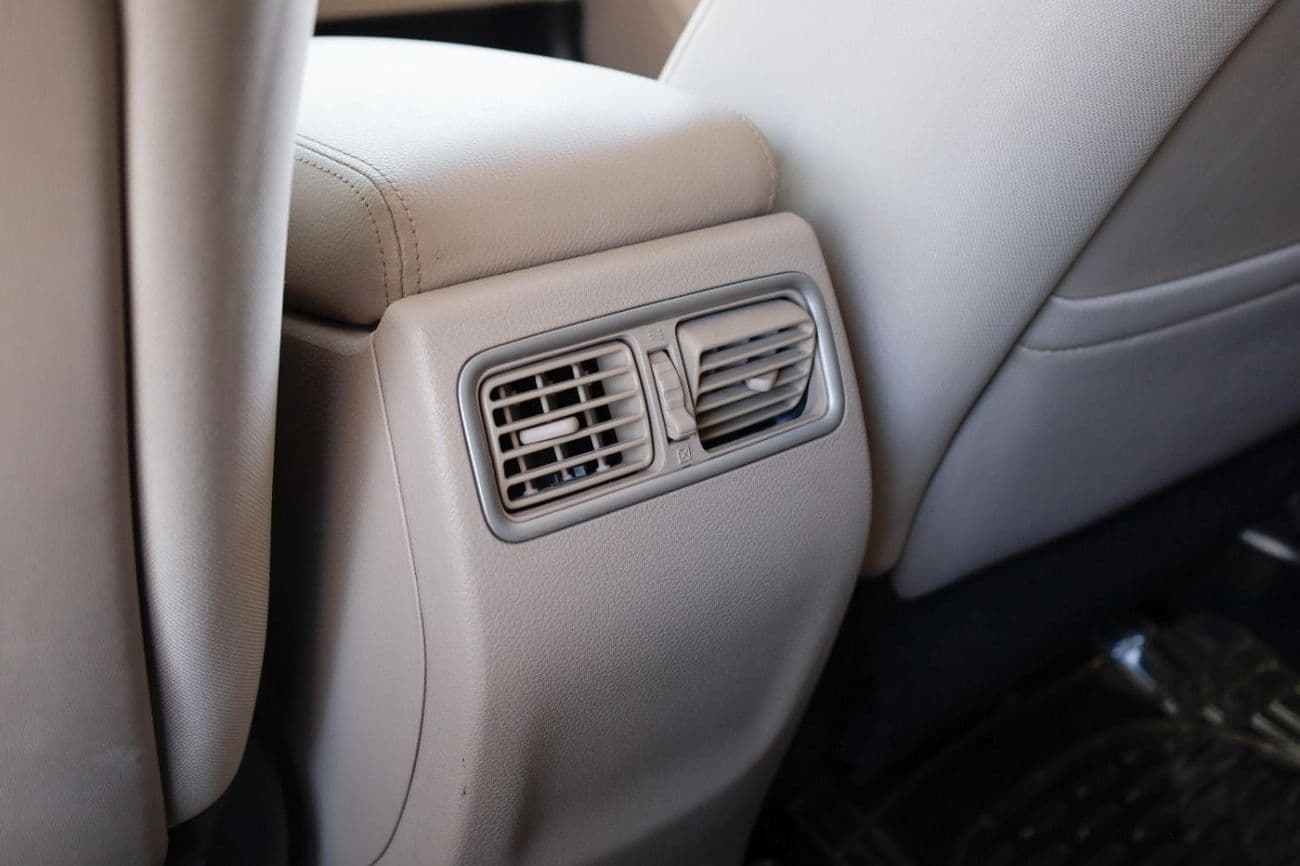 2018 Nissan Altima SV thumbnail 6