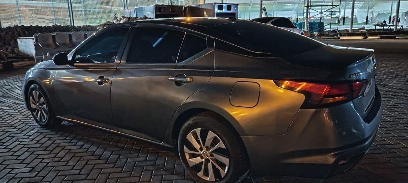 2020 Nissan Altima SV thumbnail 3