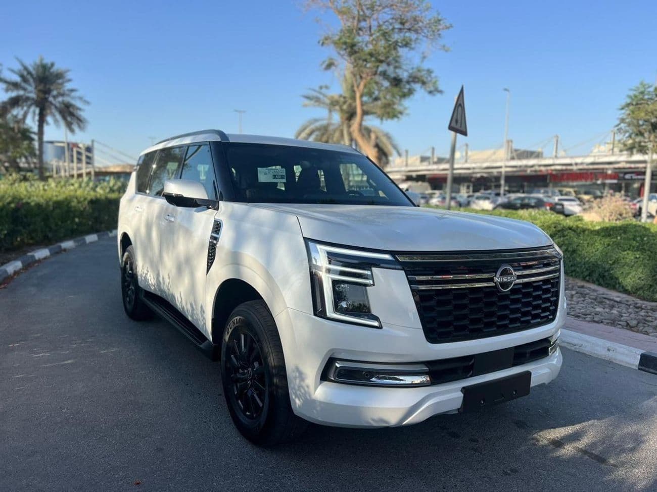 2026 Nissan Patrol SE TITANIUM thumbnail 2
