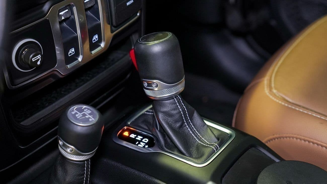 2022 Jeep Wrangler SAHARA thumbnail 7