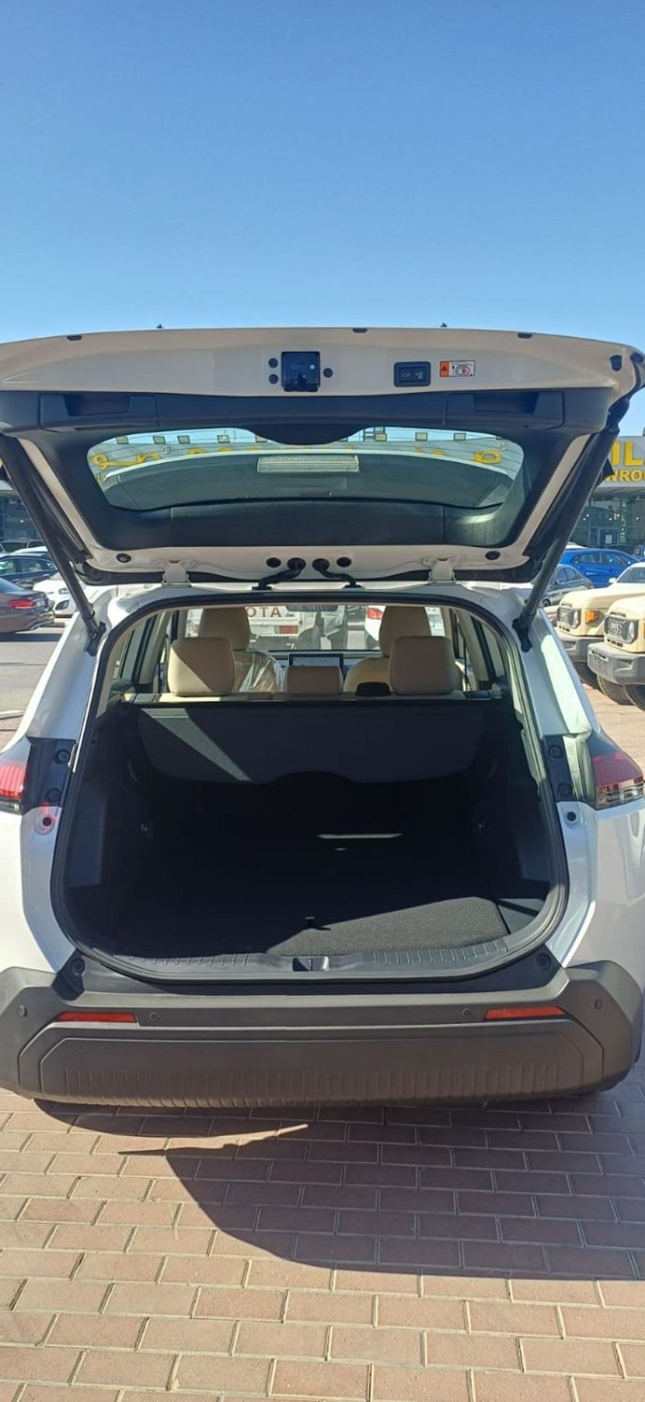 2026 Toyota RAV4 XLE thumbnail 7