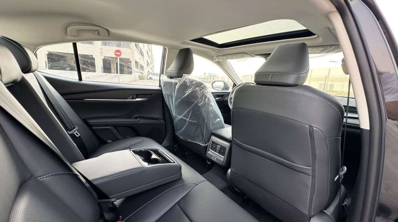 2026 Toyota Camry XLE HEV thumbnail 5