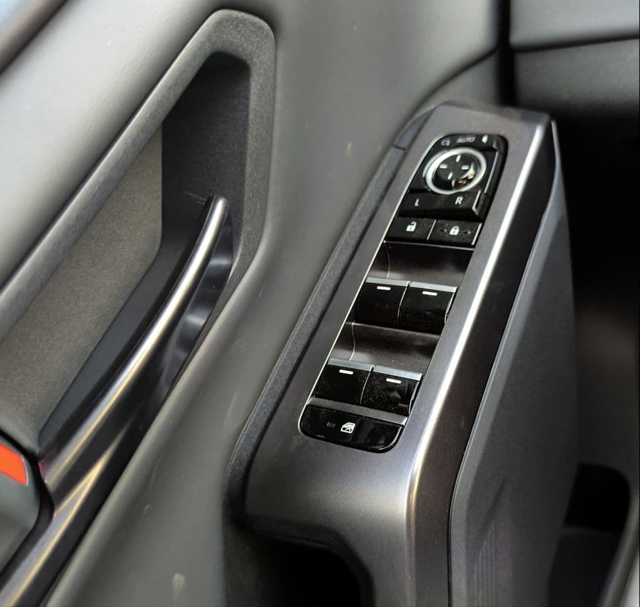 2026 Toyota RAV4 4WD Luxury thumbnail 8