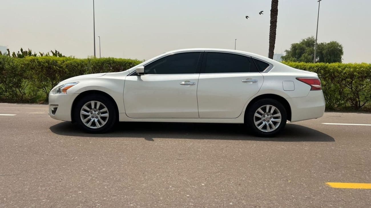2015 Nissan Altima s thumbnail 4