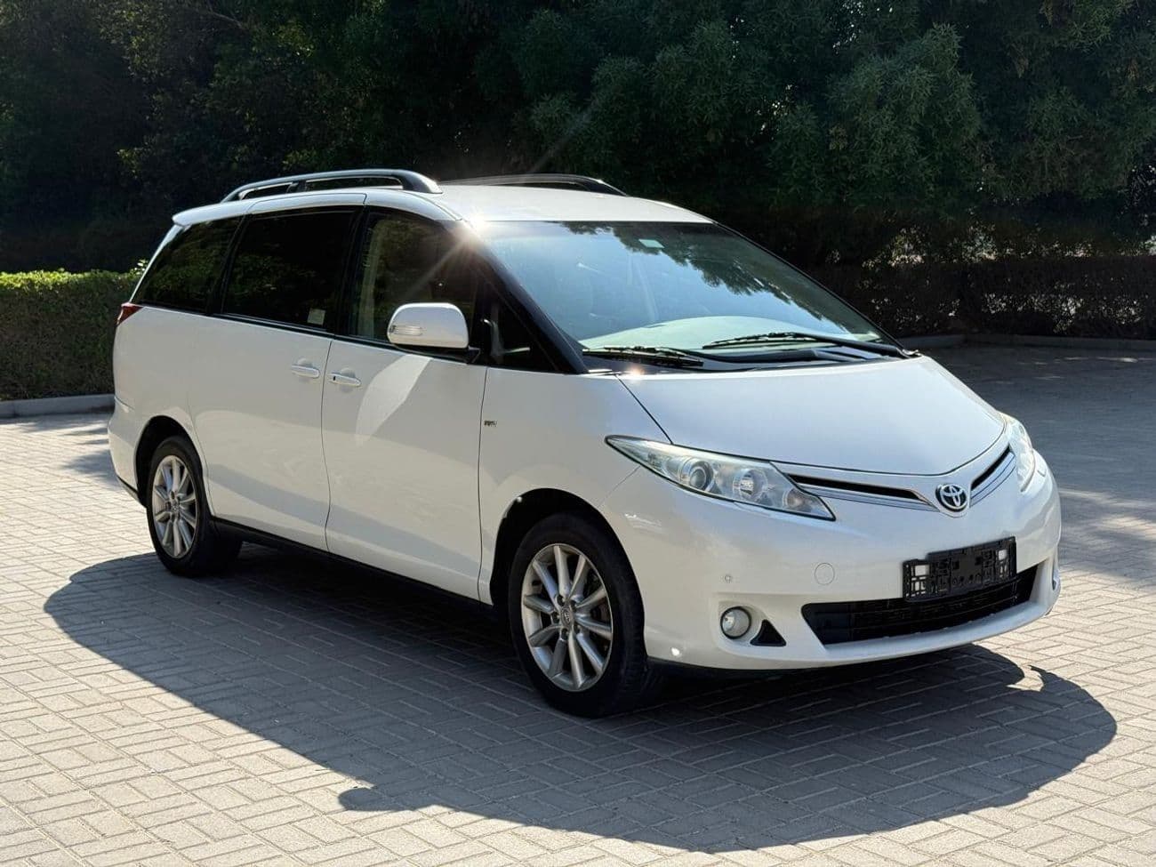 2020 Toyota Previa SE thumbnail 2