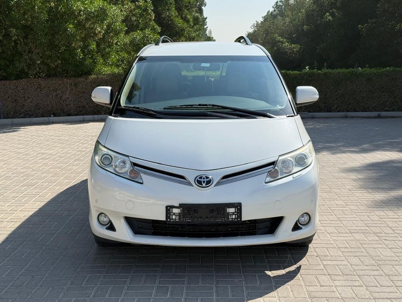 2020 Toyota Previa SE thumbnail 3