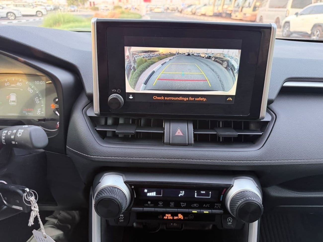 2025 Toyota RAV4 LE thumbnail 8