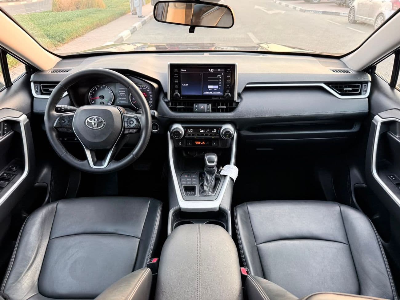 2020 Toyota RAV4 XLE thumbnail 5