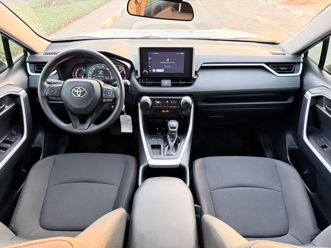 2025 Toyota RAV4 LE thumbnail 5