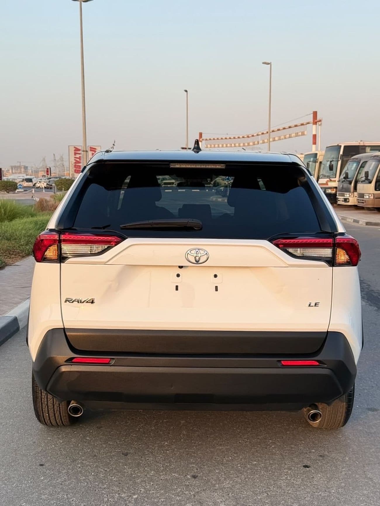 2025 Toyota RAV4 LE thumbnail 4