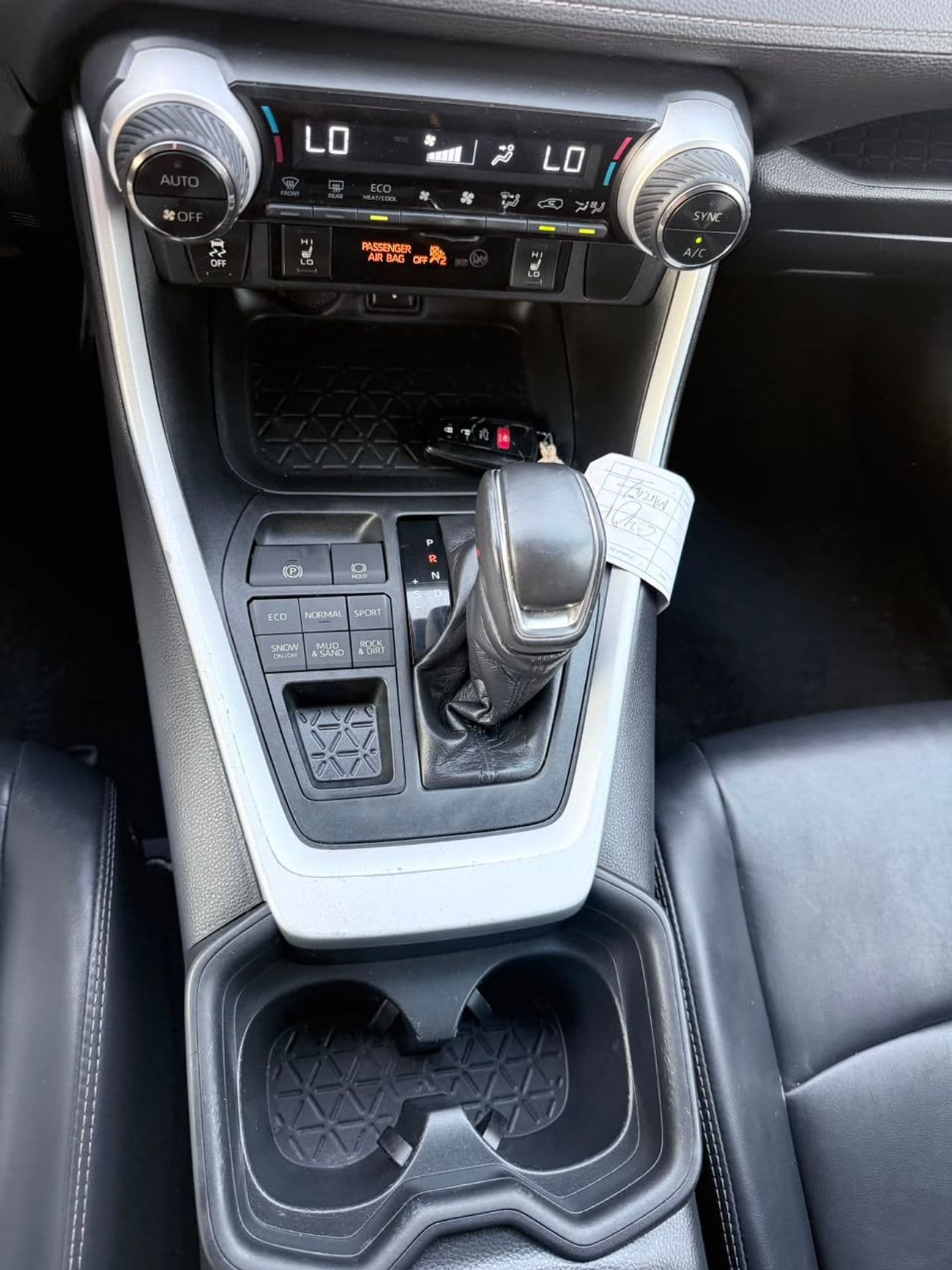 2020 Toyota RAV4 XLE thumbnail 8