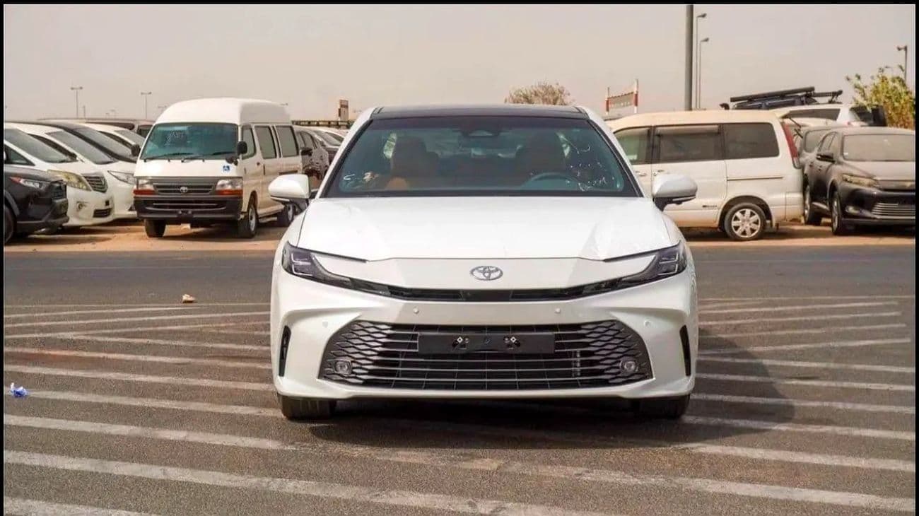 2026 Toyota Camry LUMIERE HEV thumbnail 2
