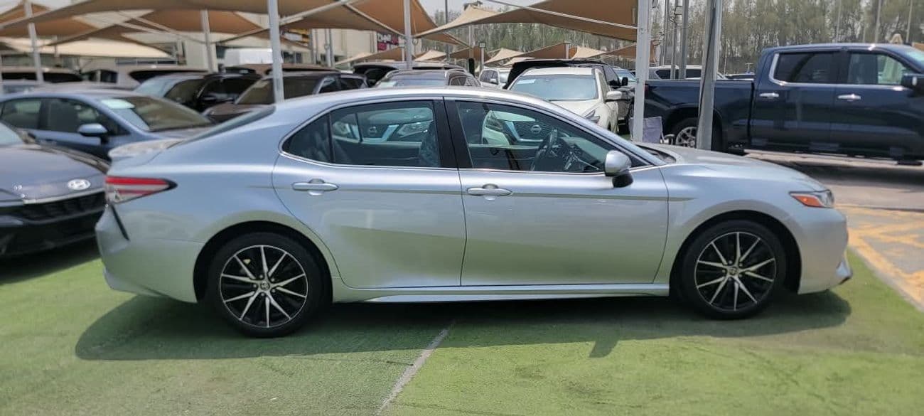 2018 Toyota Camry SE thumbnail 7