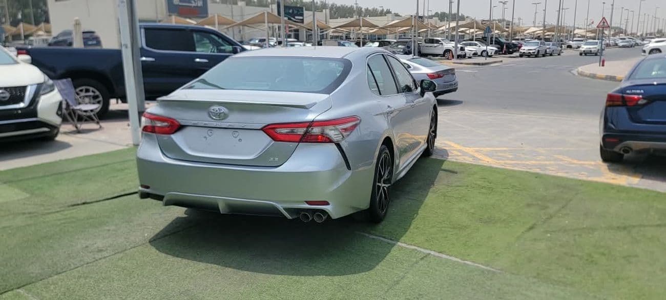 2018 Toyota Camry SE thumbnail 8