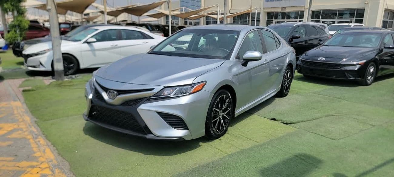 2018 Toyota Camry SE thumbnail 3