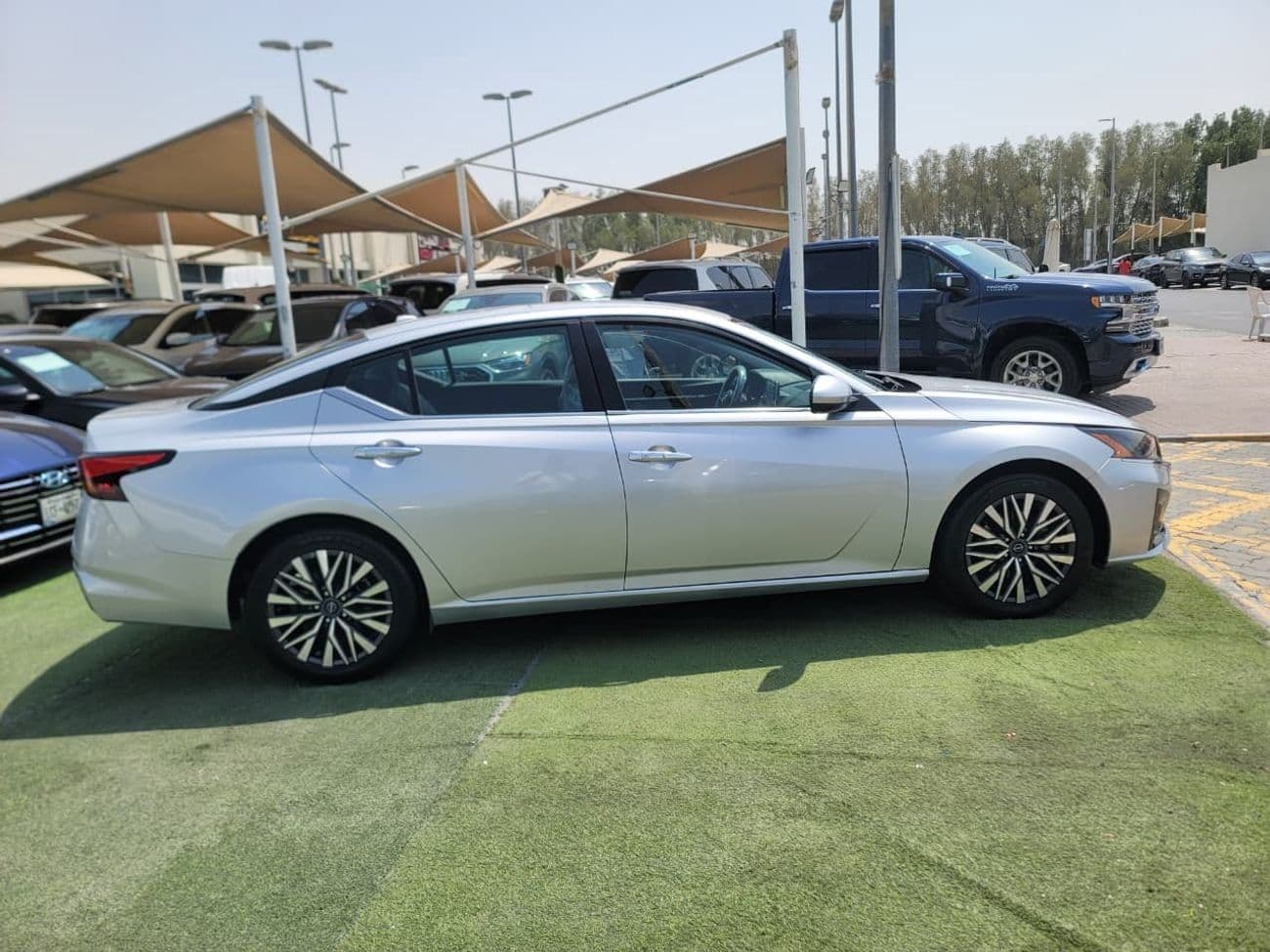 2023 Nissan Altima SV thumbnail 4