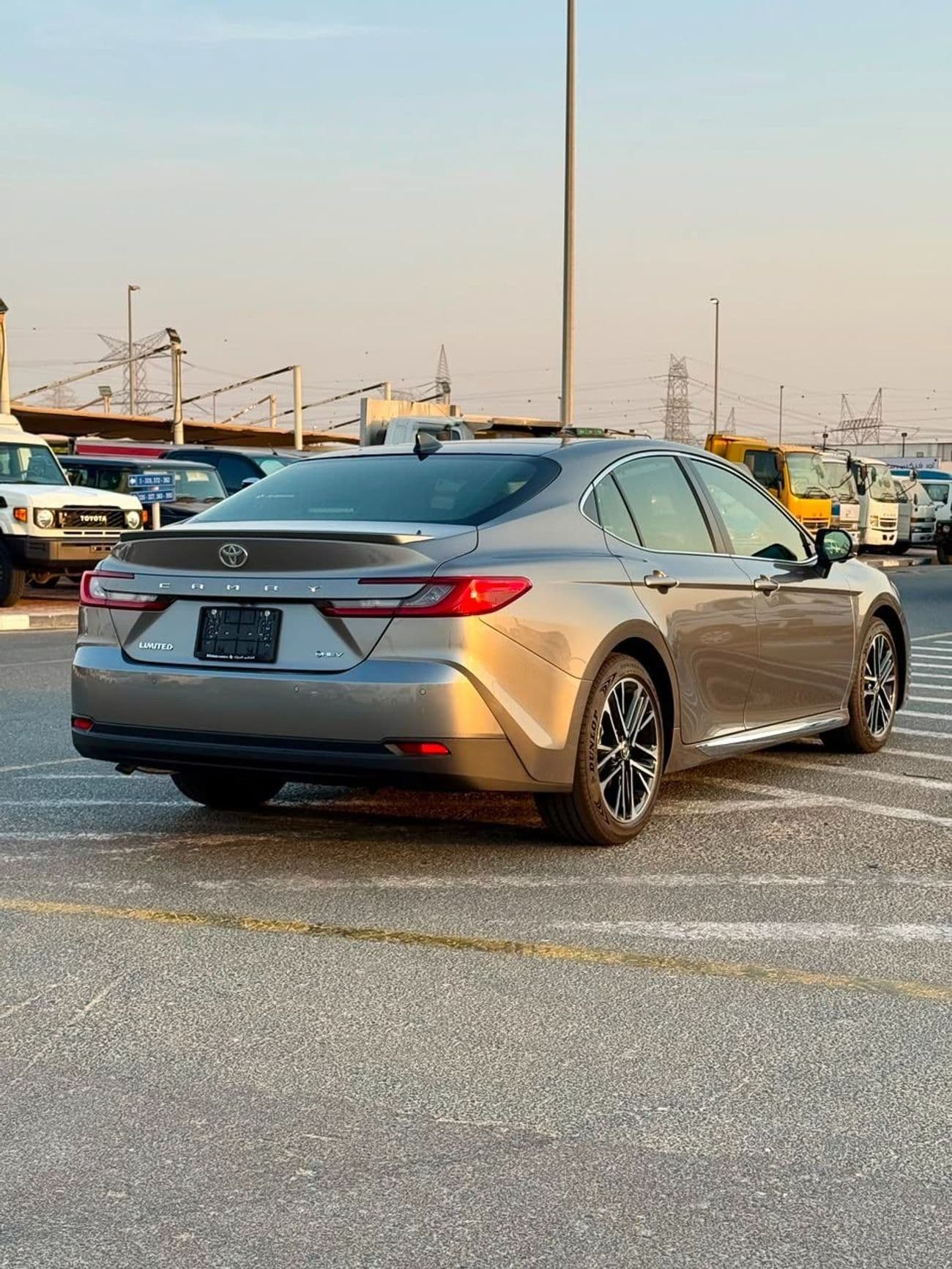 2026 Toyota Camry LIMITED HEV thumbnail 5