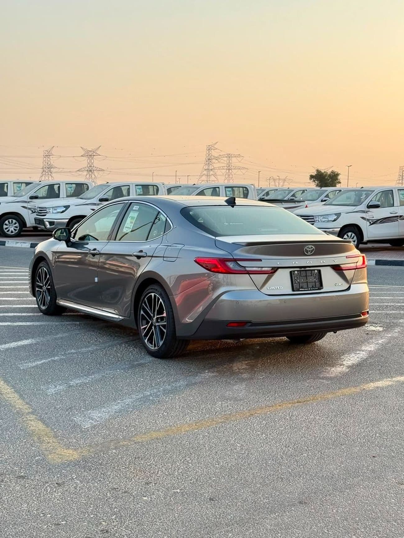 2026 Toyota Camry LIMITED HEV thumbnail 4