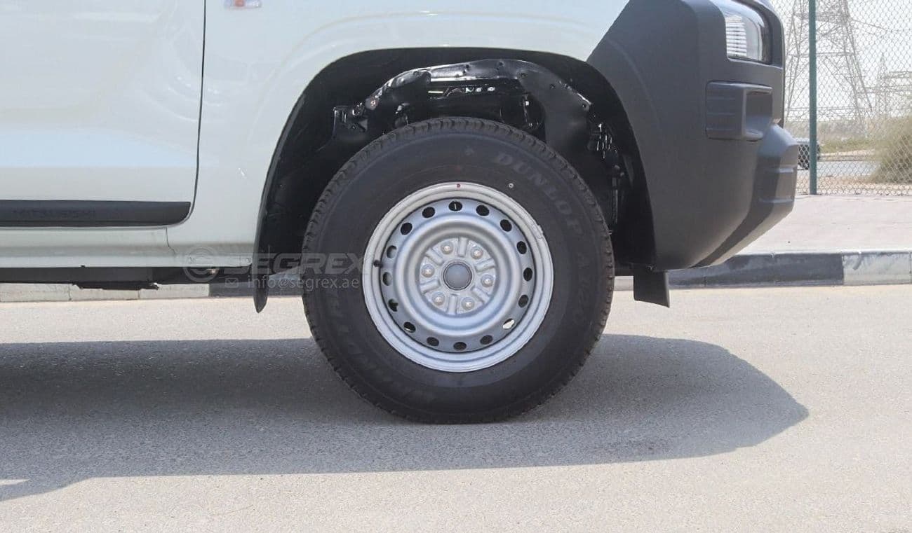 2027 Mitsubishi L200 thumbnail 7