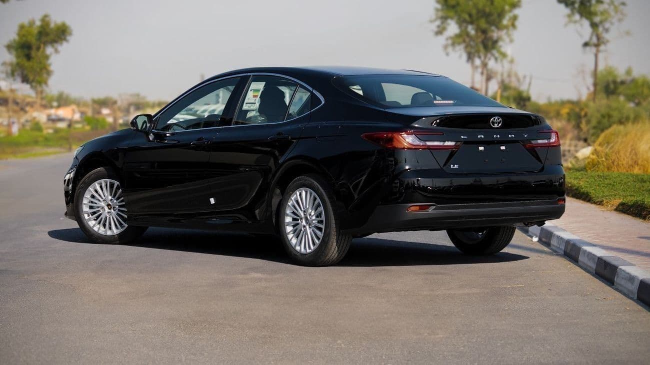 2026 Toyota Camry LE thumbnail 3