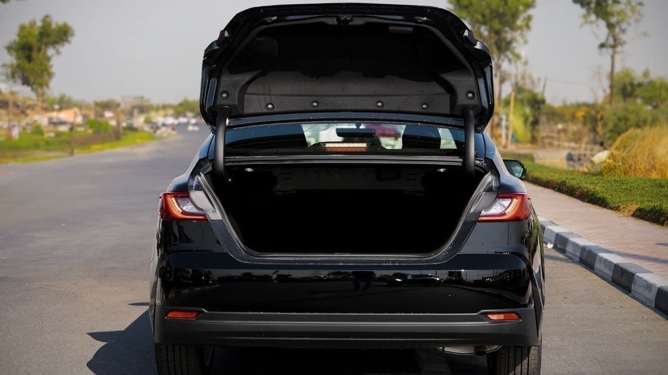 2026 Toyota Camry LE thumbnail 5