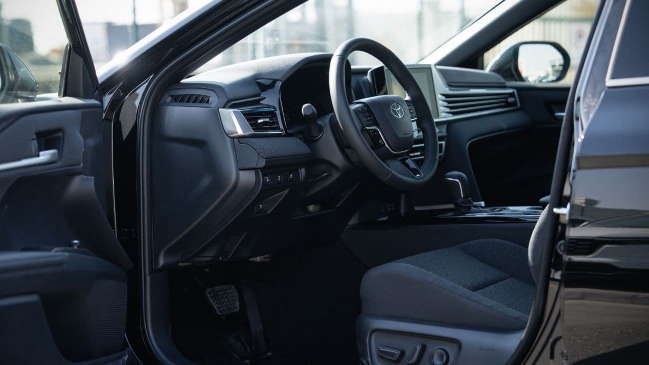 2026 Toyota Camry LE thumbnail 8