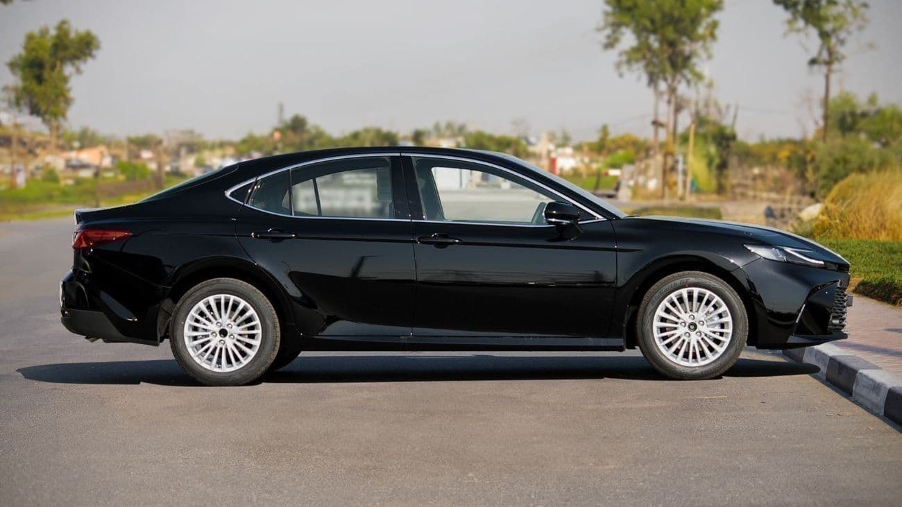 2026 Toyota Camry LE thumbnail 6