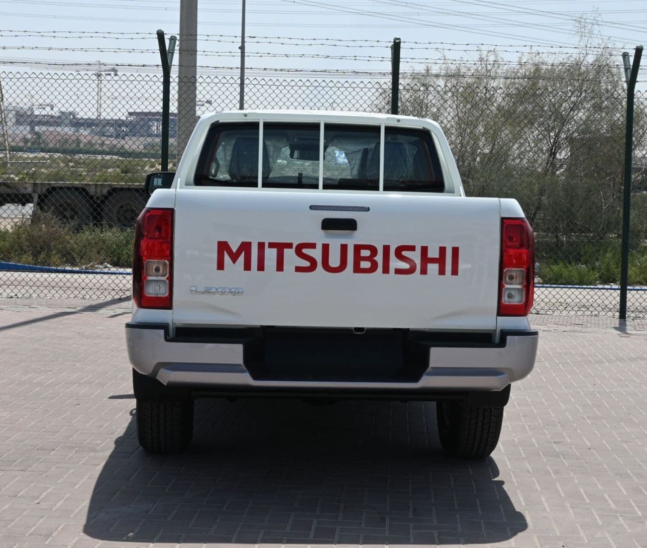 2024 Mitsubishi L200 GLX thumbnail 2