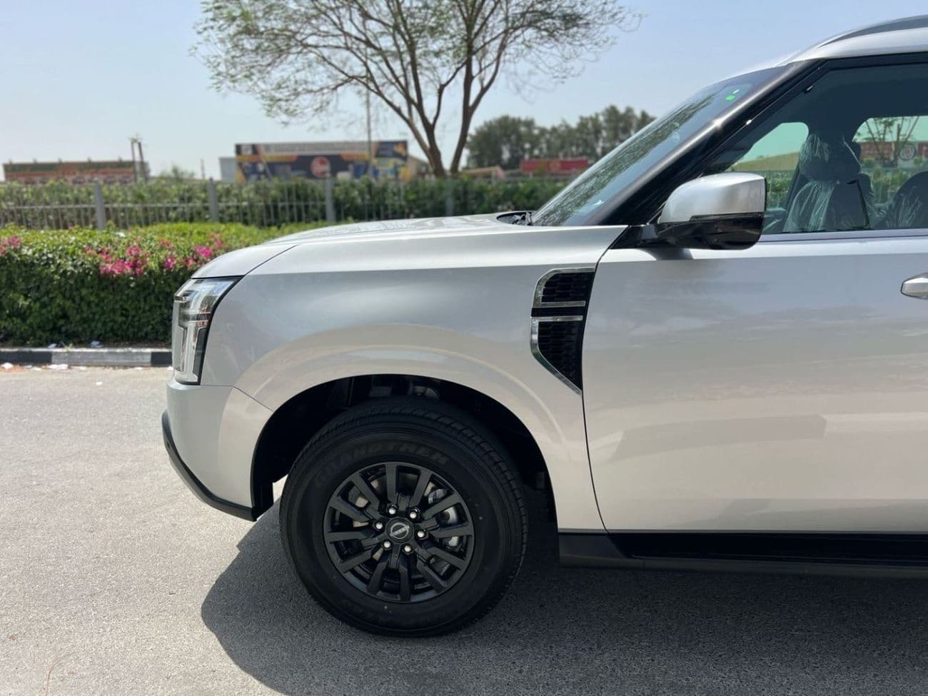 2026 Nissan Patrol SE T2 thumbnail 5