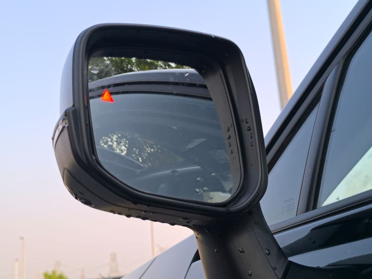 2026 Toyota RAV4 4WD Luxury thumbnail 4