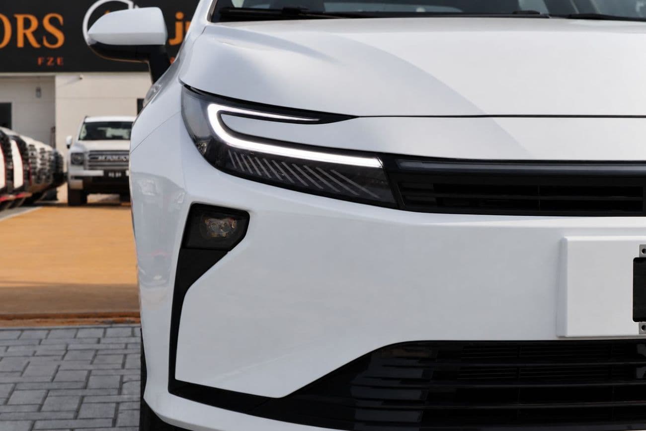 2026 Toyota Corolla XLI HEV thumbnail 4