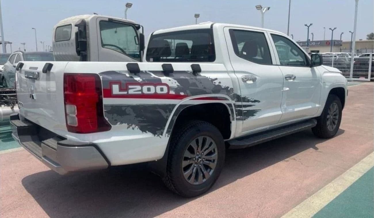 2025 Mitsubishi L200 GLS thumbnail 5