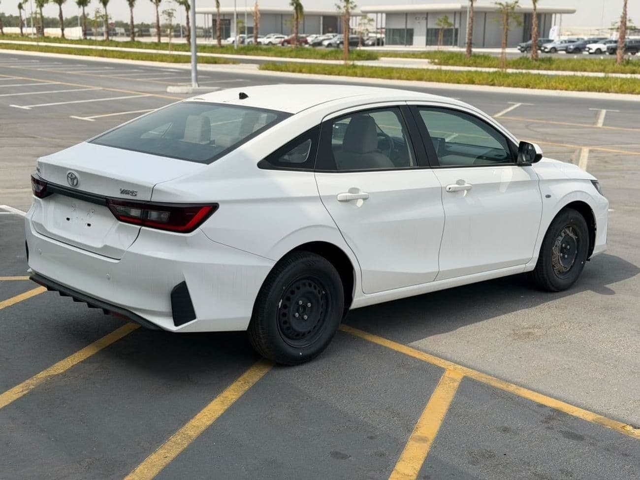 2026 Toyota Yaris E thumbnail 3