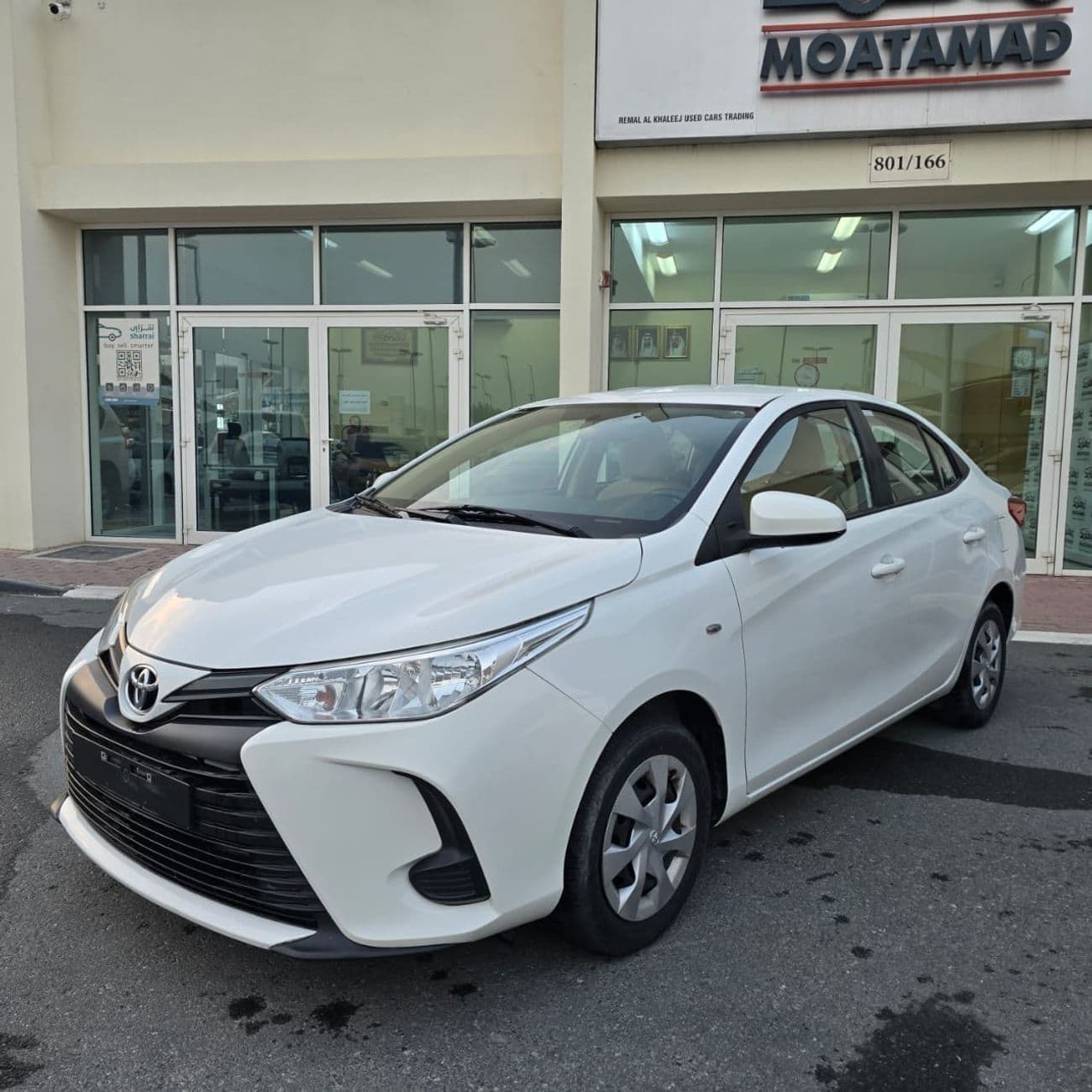 2022 Toyota Yaris E thumbnail 2