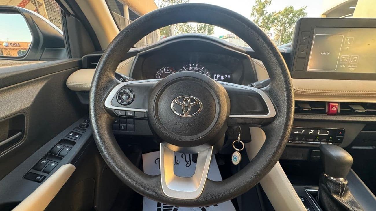 2023 Toyota Yaris E thumbnail 4